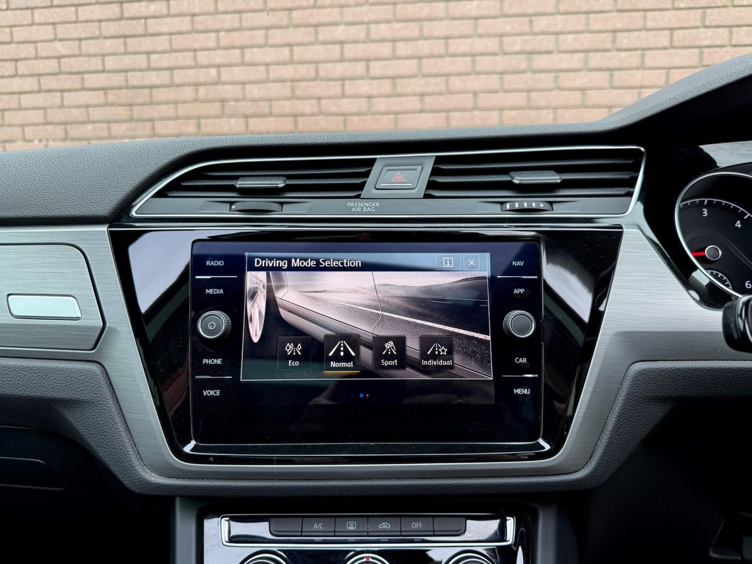 Used Volkswagen Touran 2017 for sale - 76485433: Photo 69