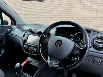 Used Renault Captur 2015 for sale - 76473037: Photo