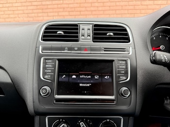 Used Volkswagen Polo 2015 for sale - 76441334: Photo