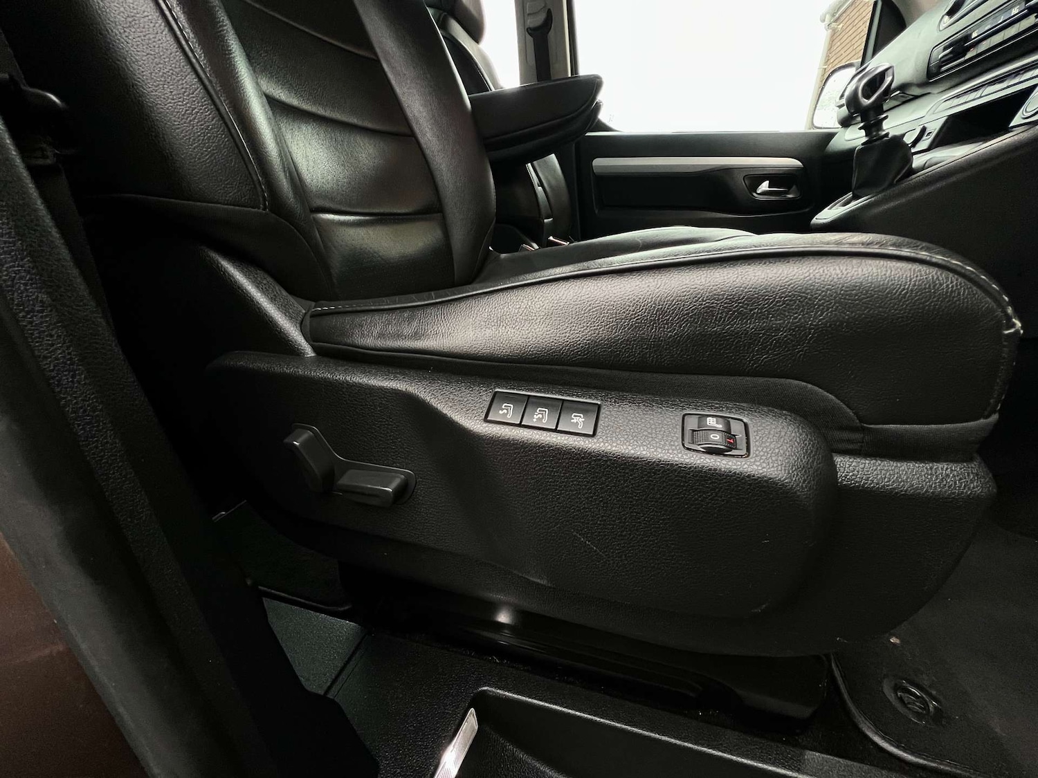 Used Peugeot Traveller 2018 for sale - 77274330: Photo 53