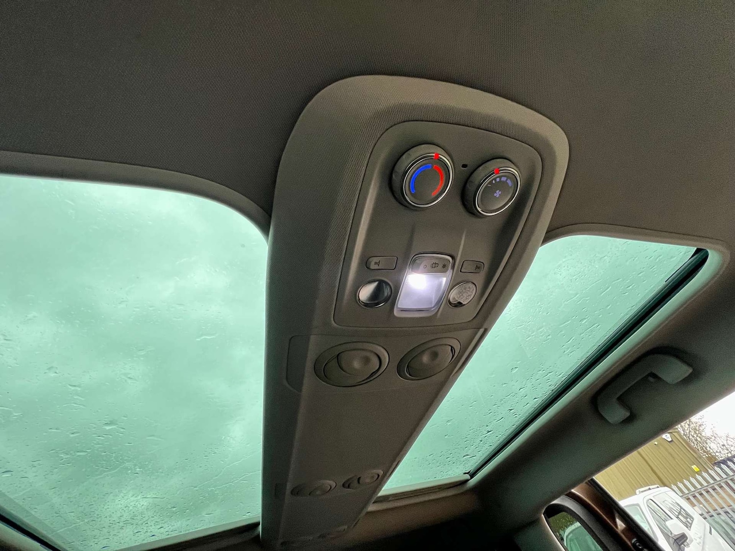 Used Peugeot Traveller 2018 for sale - 77274330: Photo 59