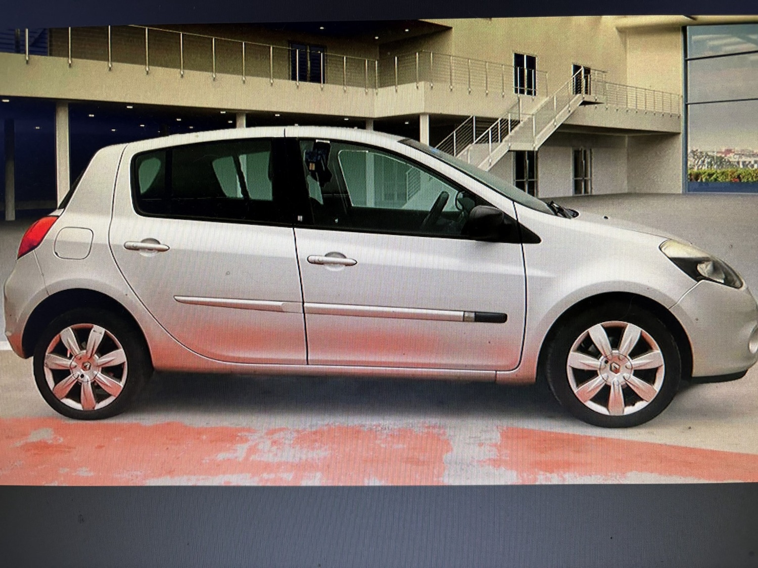 Used Renault Clio 2010 for sale - 77173052: Photo 2