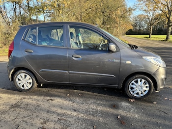Used Hyundai i10 2011 for sale - 76769870: Photo