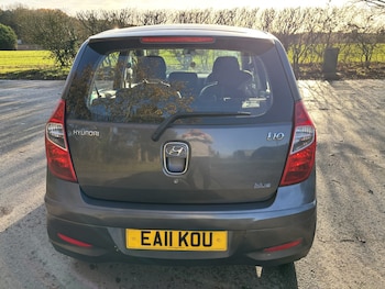 Used Hyundai i10 2011 for sale - 76769870: Photo