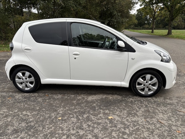 Used Toyota AYGO 2012 for sale - 76107254: Photo 2
