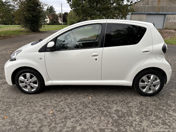 Used Toyota AYGO 2012 for sale - 76107254: Photo 6