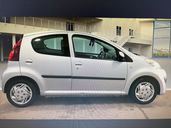 Used Peugeot 107 2013 for sale - 76107213: Photo 2