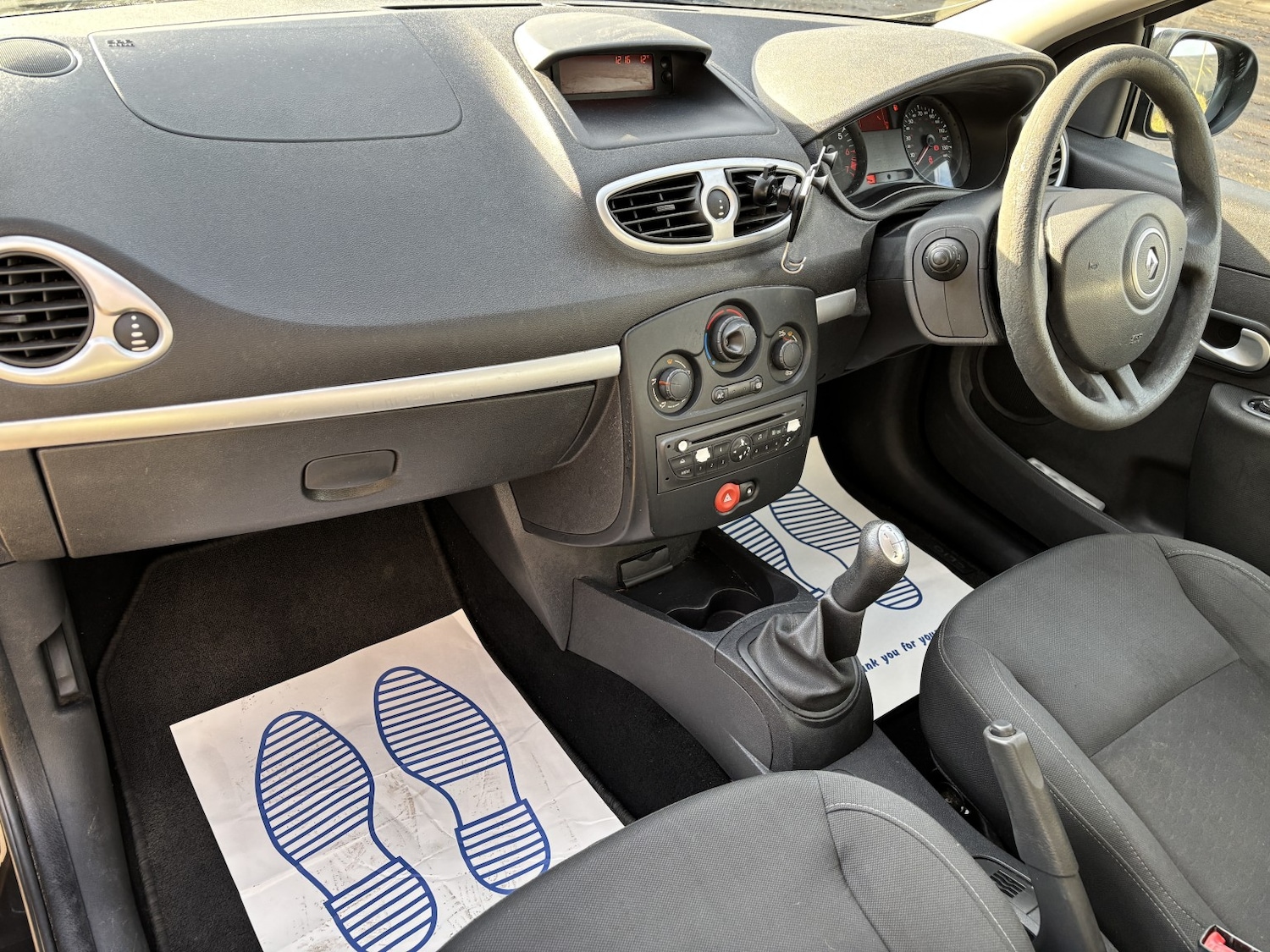 Used Renault Clio 2009 for sale - 76935319: Photo 24