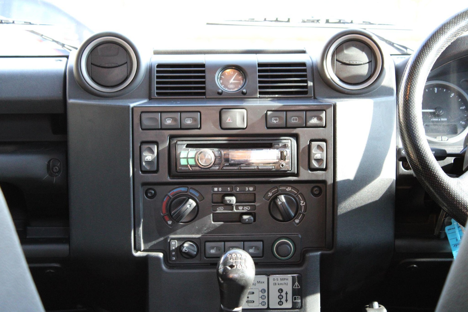 Used Land Rover Defender 90 2010 for sale - 77958417: Photo 14