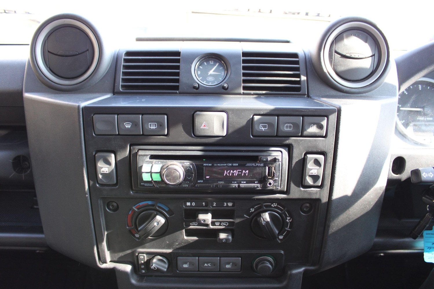 Used Land Rover Defender 90 2010 for sale - 77958417: Photo 33