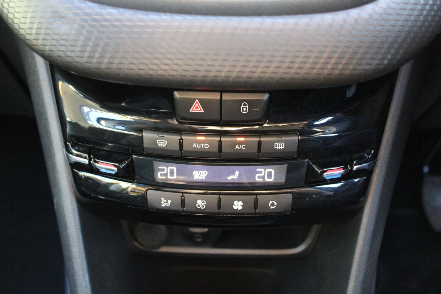 Used Peugeot 2008 2014 for sale - 76620162: Photo 18