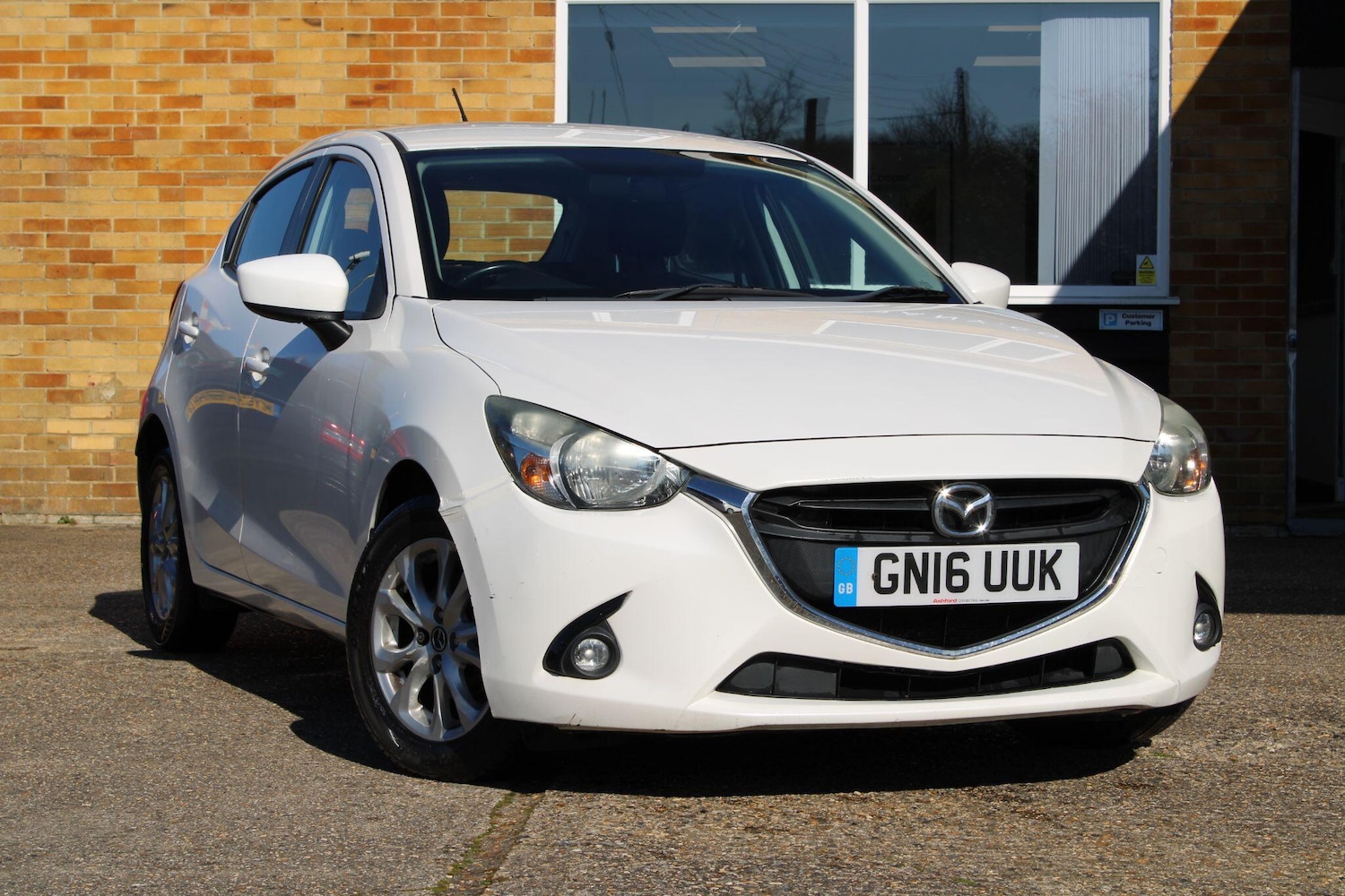 Used Mazda Mazda2 2016 for sale - 77940179: Photo 2
