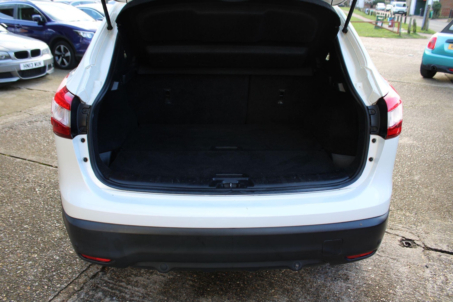 Used Nissan Qashqai 2015 for sale - 77162813: Photo 9