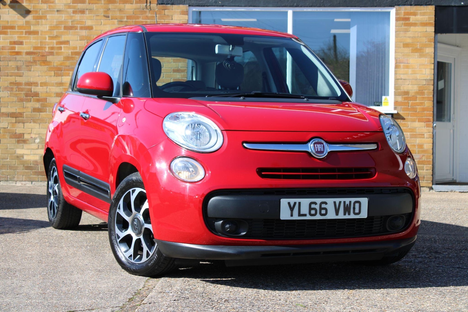 Used Fiat 500L 2017 for sale - 78170572: Photo 2