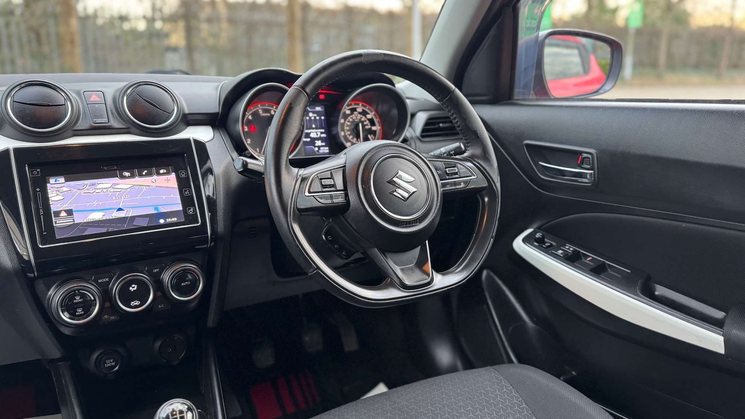 Used Suzuki Swift 2017 for sale - 77735008: Photo 2