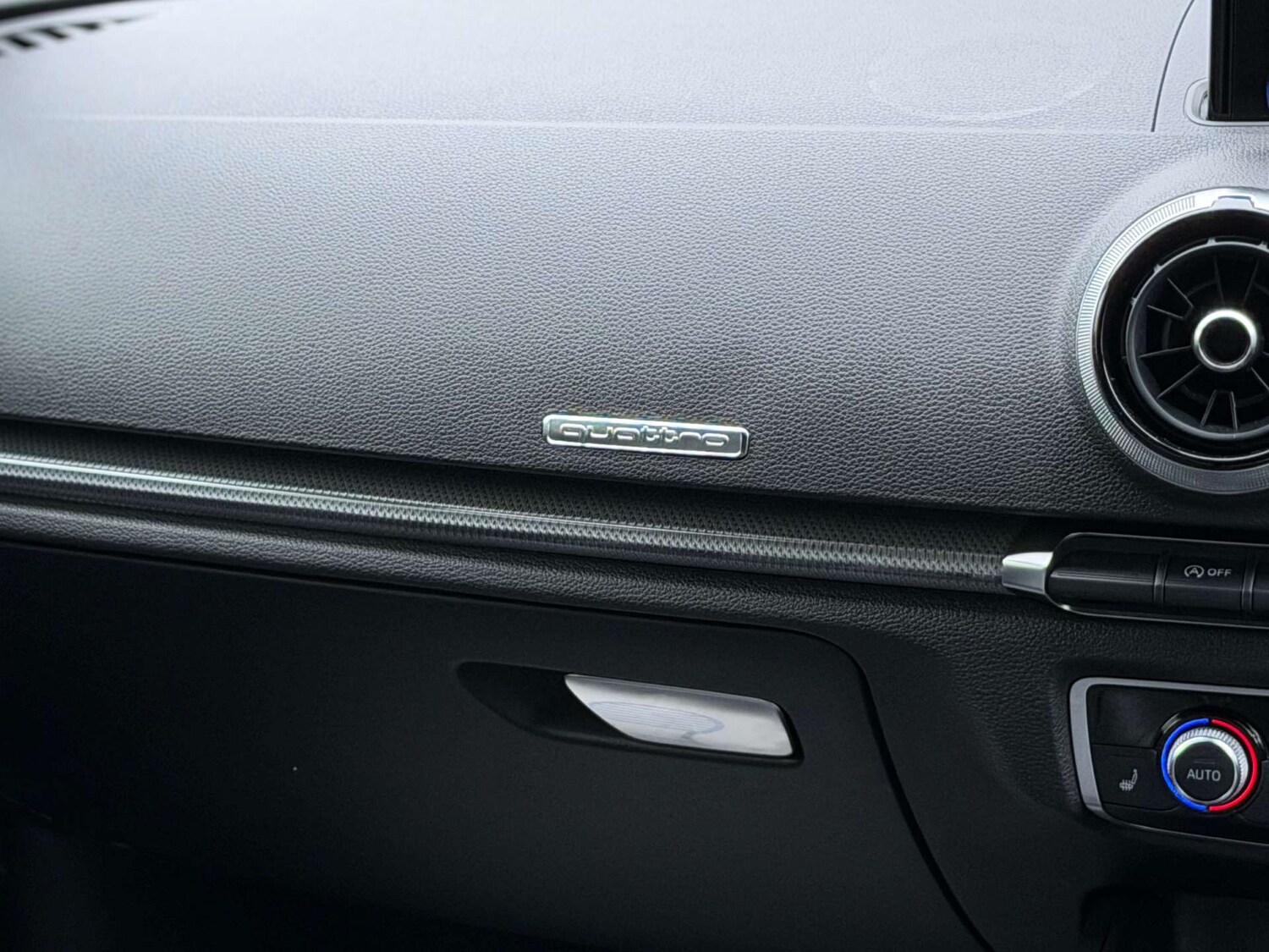 Used Audi RS3 2018 for sale - 78211886: Photo 22