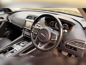 Used Jaguar F-Pace 2018 for sale - 79167262: Photo