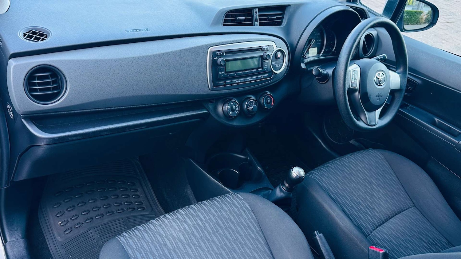 Used Toyota Yaris 2013 for sale - 76601235: Photo 12