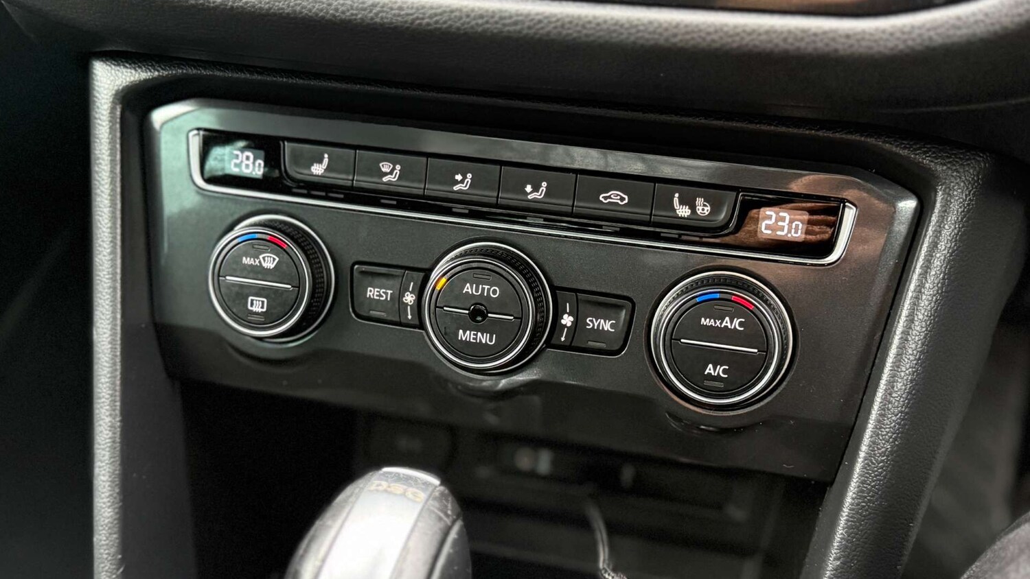 Used Volkswagen Tiguan 2016 for sale - 77905900: Photo 34