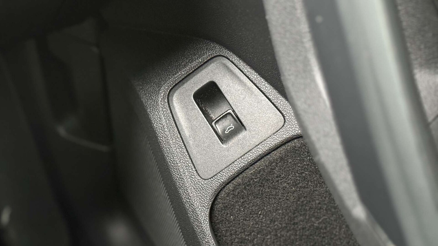 Used Volkswagen Tiguan 2016 for sale - 77905900: Photo 41