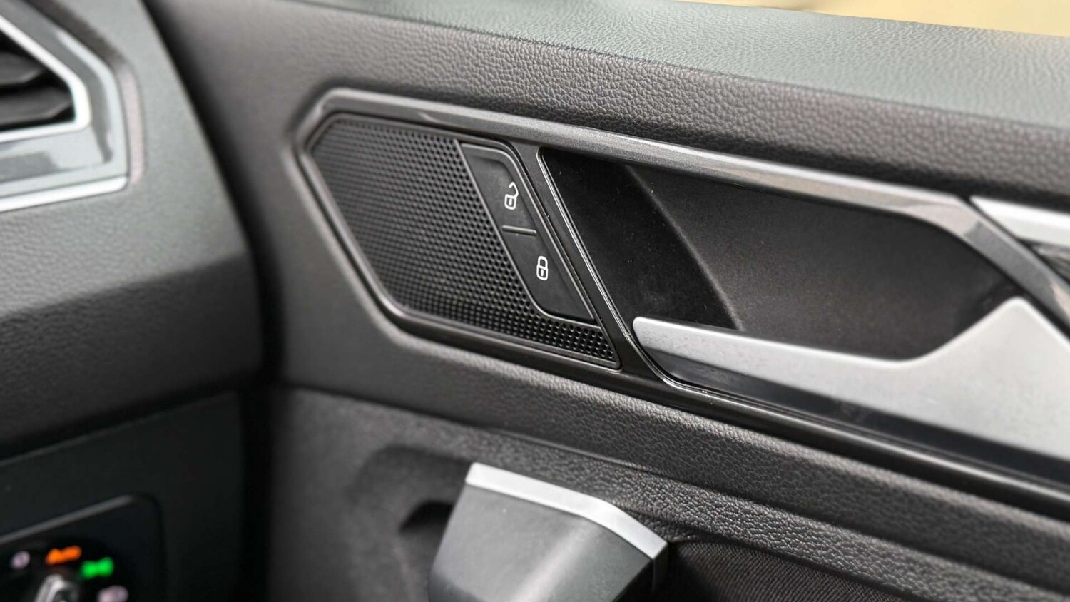 Used Volkswagen Tiguan 2016 for sale - 77905900: Photo 43