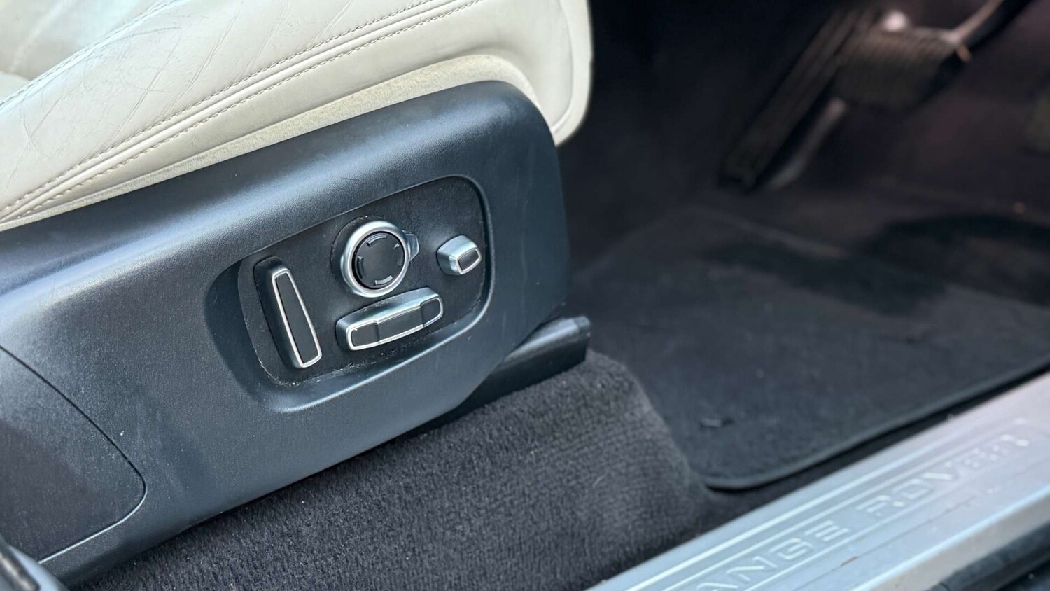 Used Land Rover Range Rover Sport 2018 for sale - 76352637: Photo 15