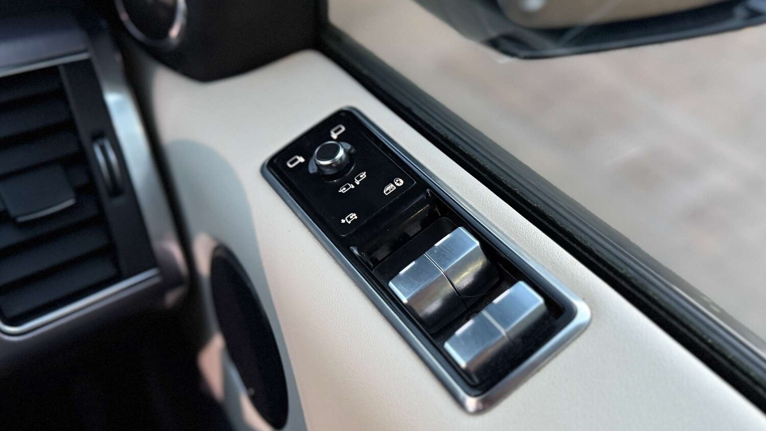 Used Land Rover Range Rover Sport 2018 for sale - 76352637: Photo 37