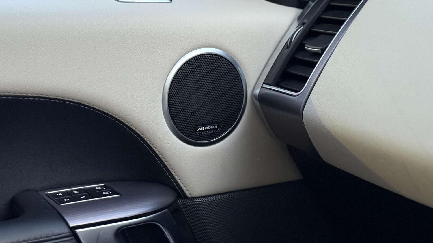 Used Land Rover Range Rover Sport 2018 for sale - 76352637: Photo 38