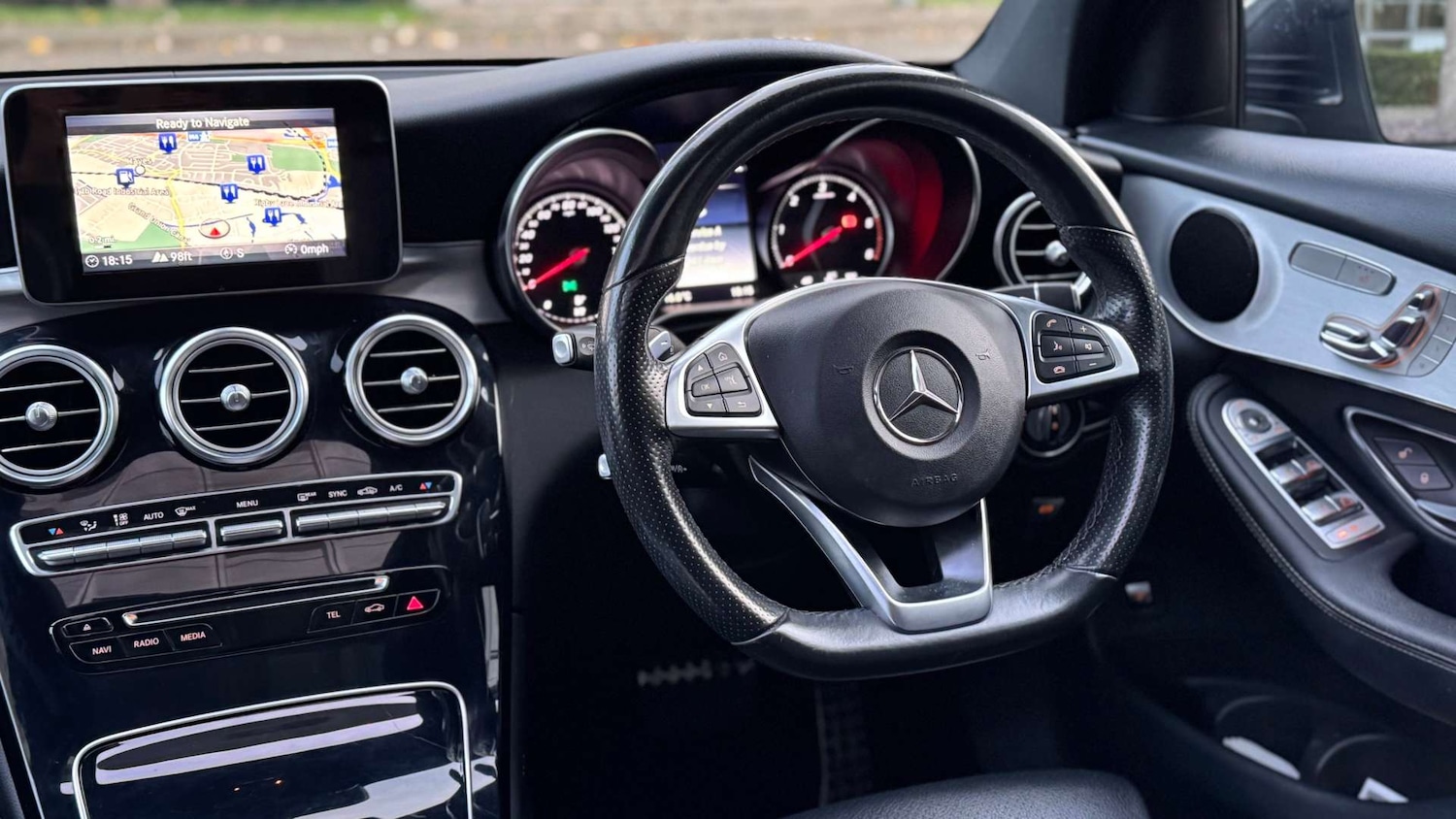 Used Mercedes-Benz GLC 2016 for sale - 76198698: Photo 2