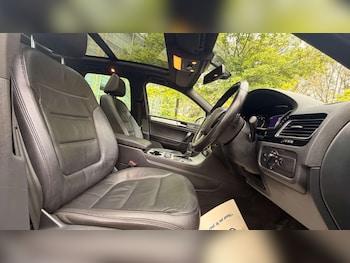 Used Volkswagen Touareg 2014 for sale - 79594880: Photo