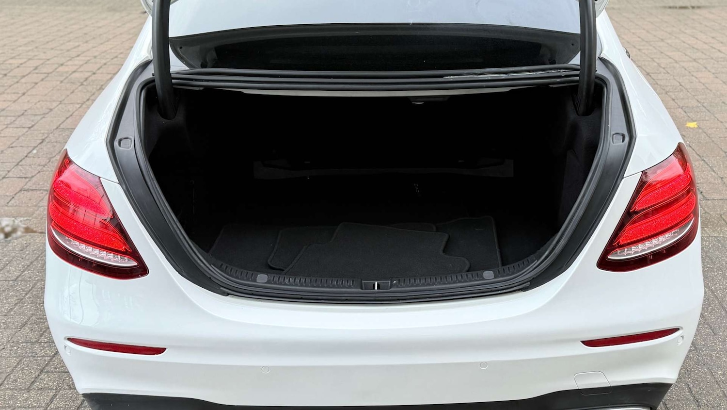 Used Mercedes-Benz E Class 2017 for sale - 76416876: Photo 35