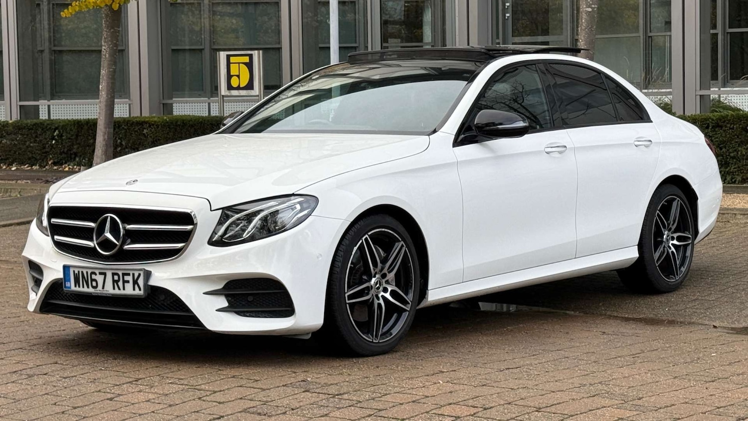 Used Mercedes-Benz E Class 2017 for sale - 76416876: Photo 4