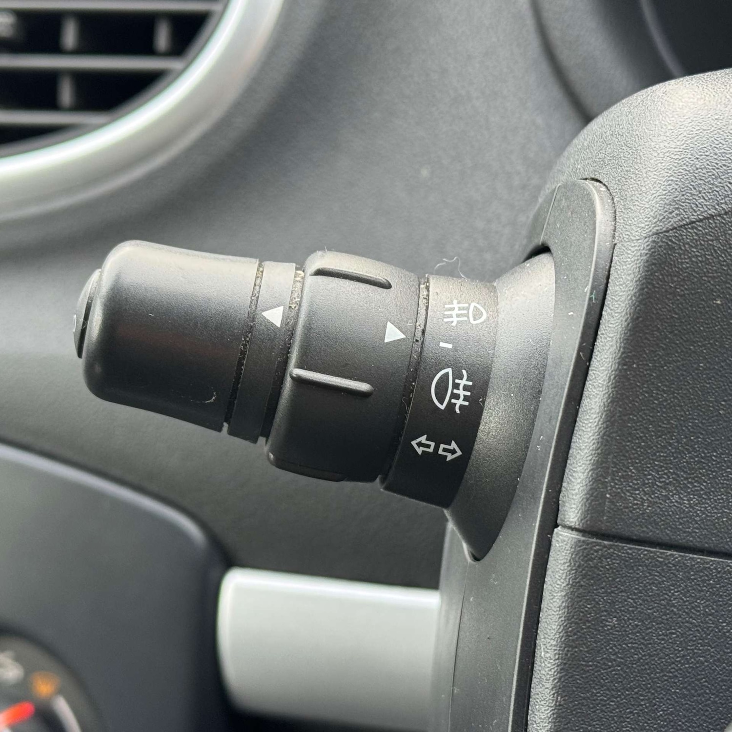 Used Renault Clio 2010 for sale - 77547719: Photo 18