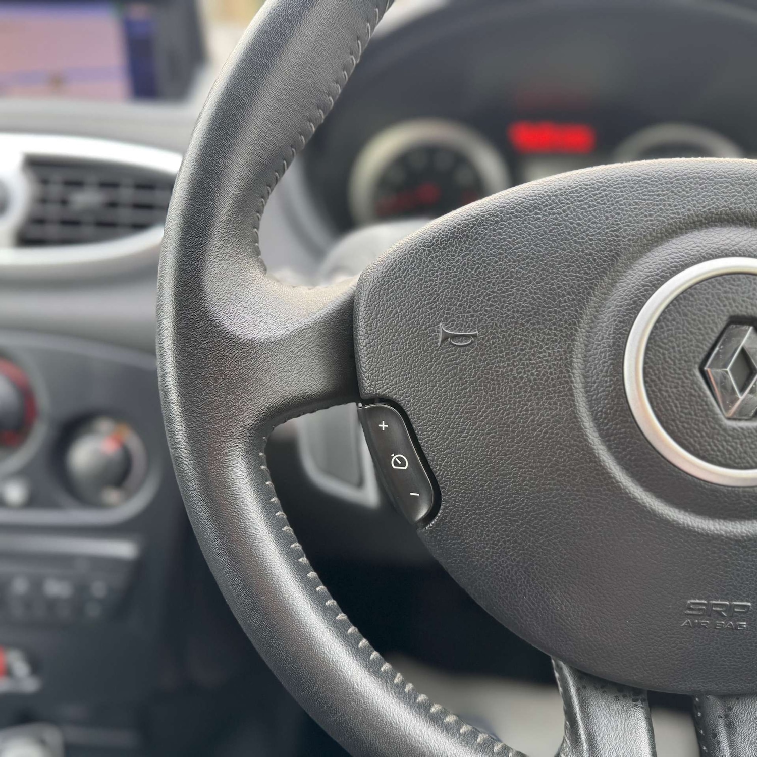 Used Renault Clio 2010 for sale - 77547719: Photo 19