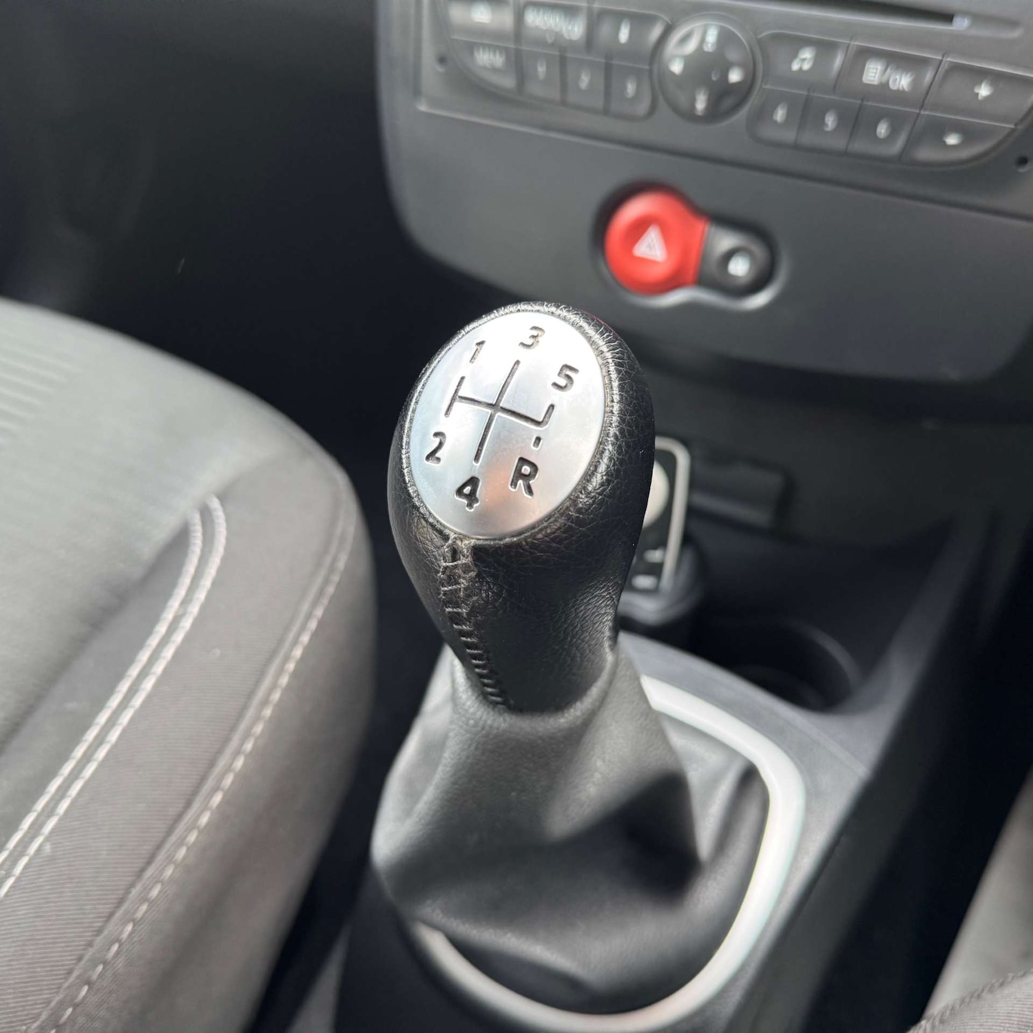 Used Renault Clio 2010 for sale - 77547719: Photo 25