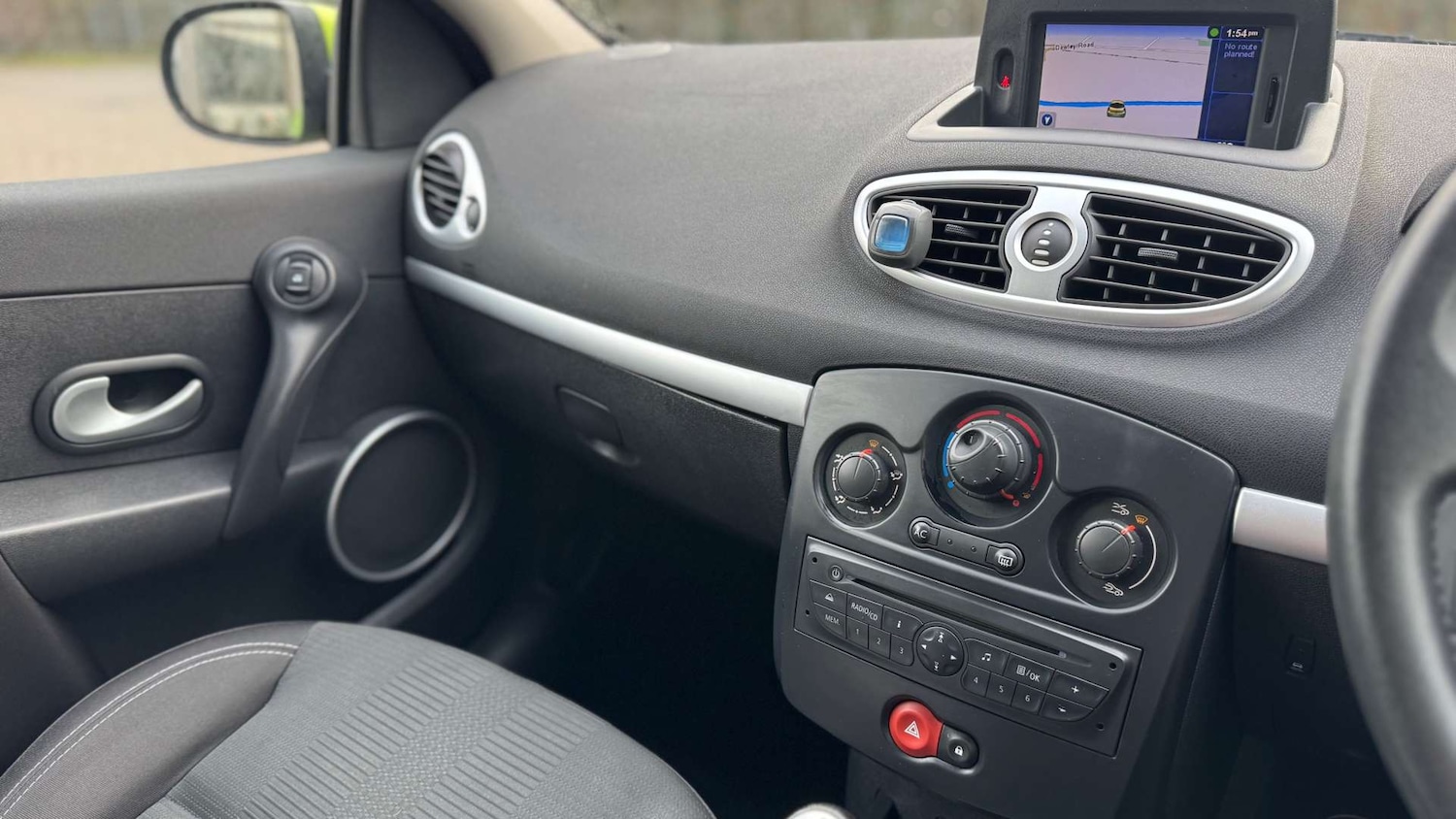 Used Renault Clio 2010 for sale - 77547719: Photo 26