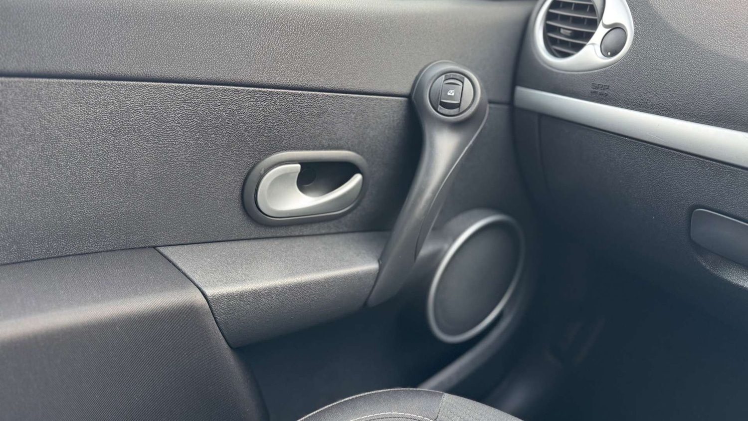 Used Renault Clio 2010 for sale - 77547719: Photo 27