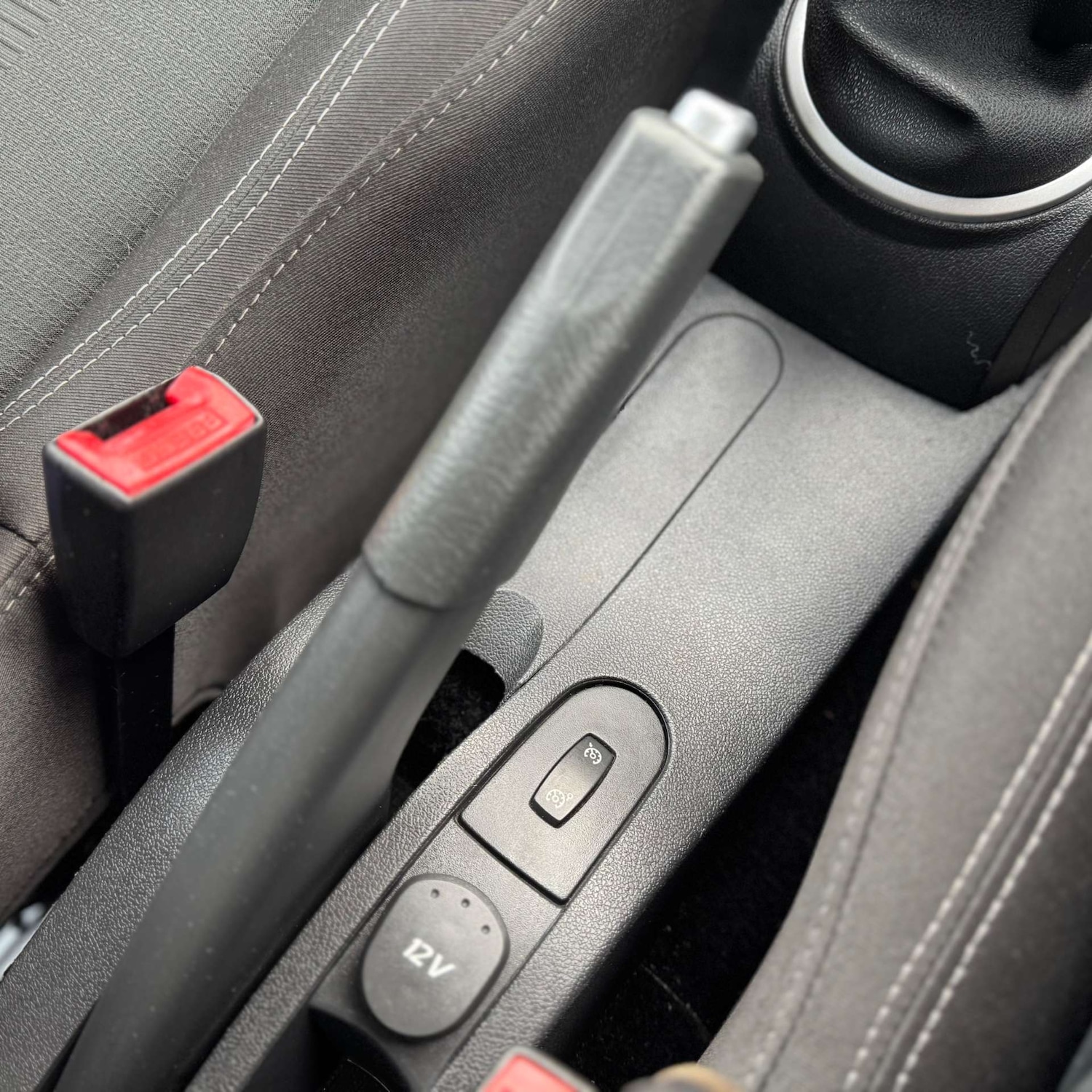 Used Renault Clio 2010 for sale - 77547719: Photo 28