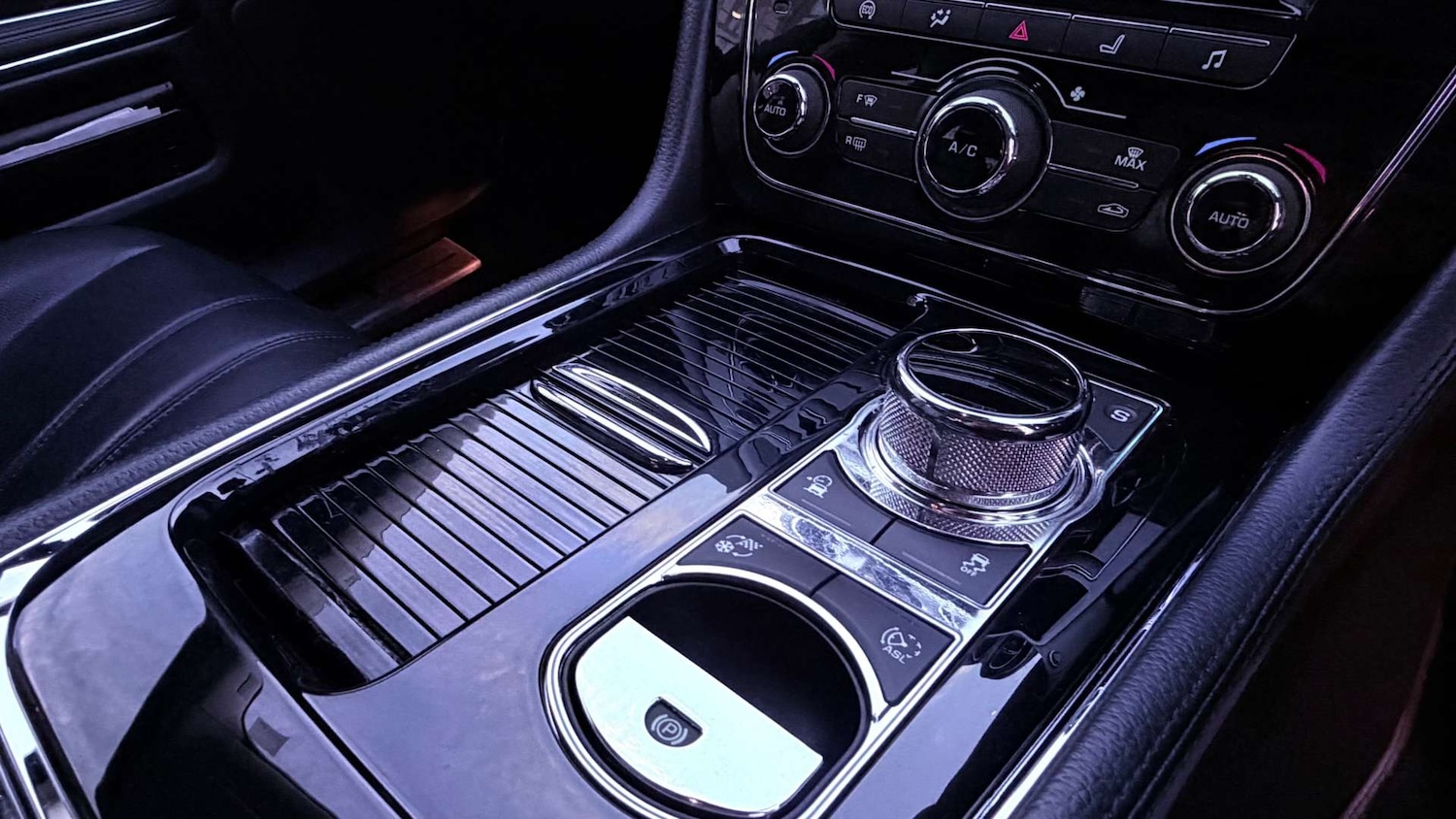 Used Jaguar XJ 2018 for sale - 77694624: Photo 41