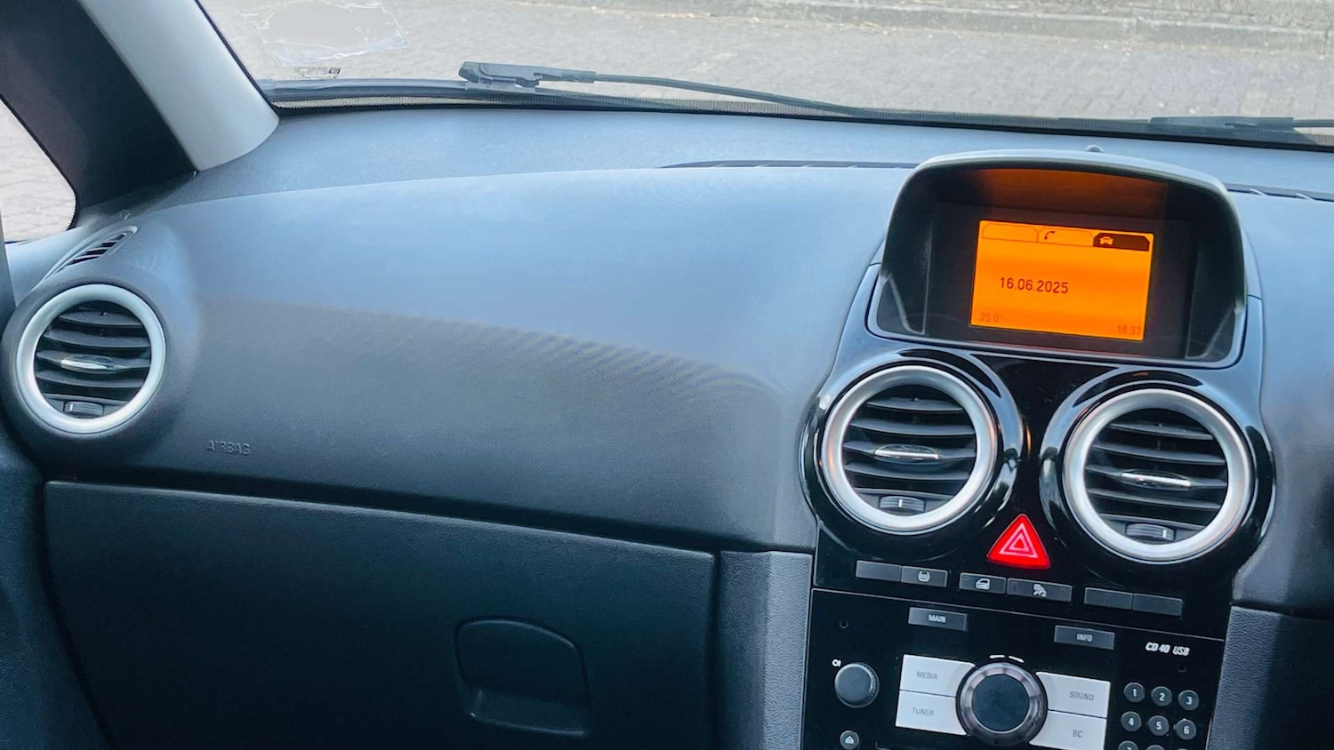 Used Vauxhall Corsa 2014 for sale - 76686715: Photo 3