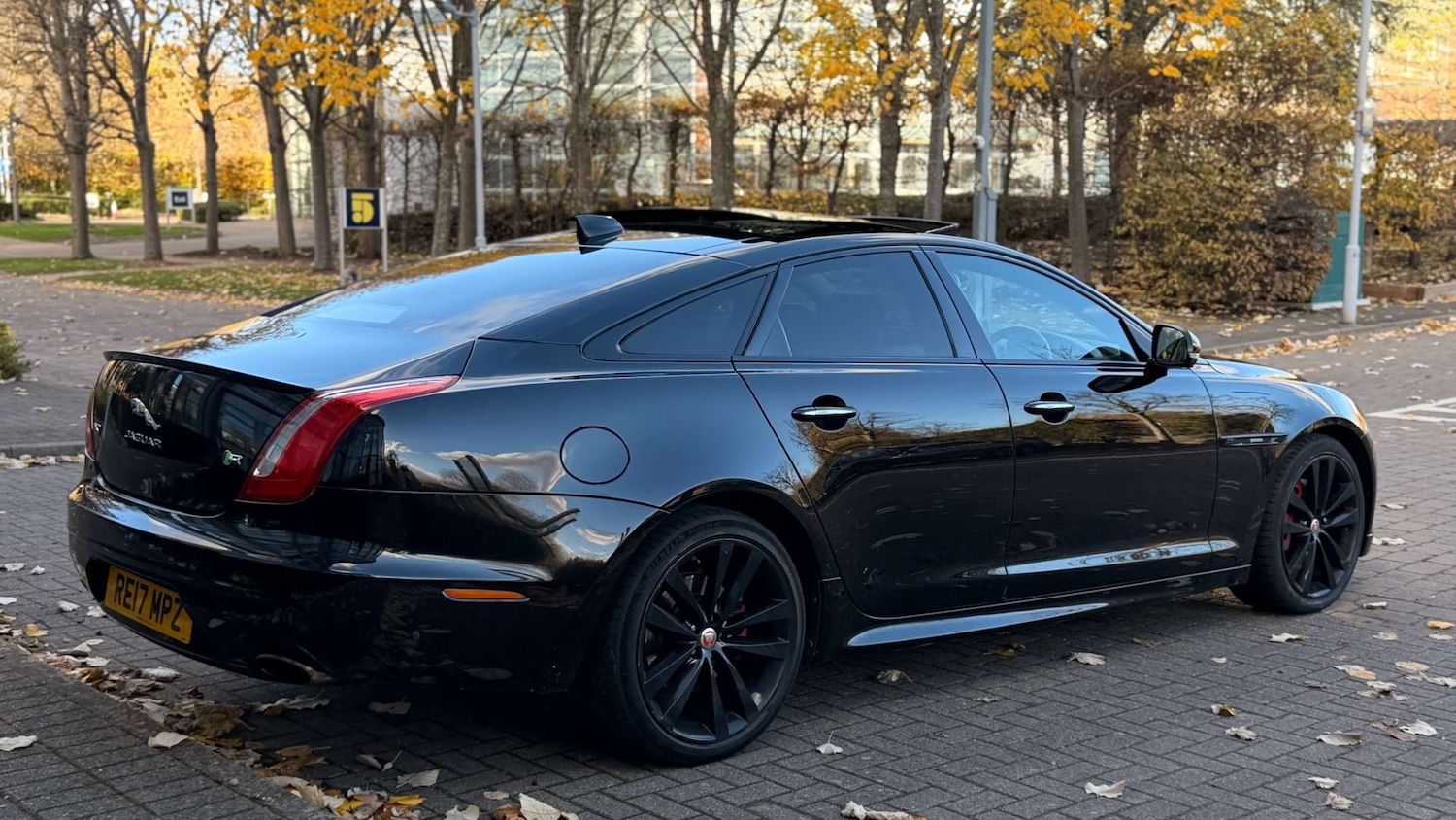 Used Jaguar XJ 2017 for sale - 76444749: Photo 11