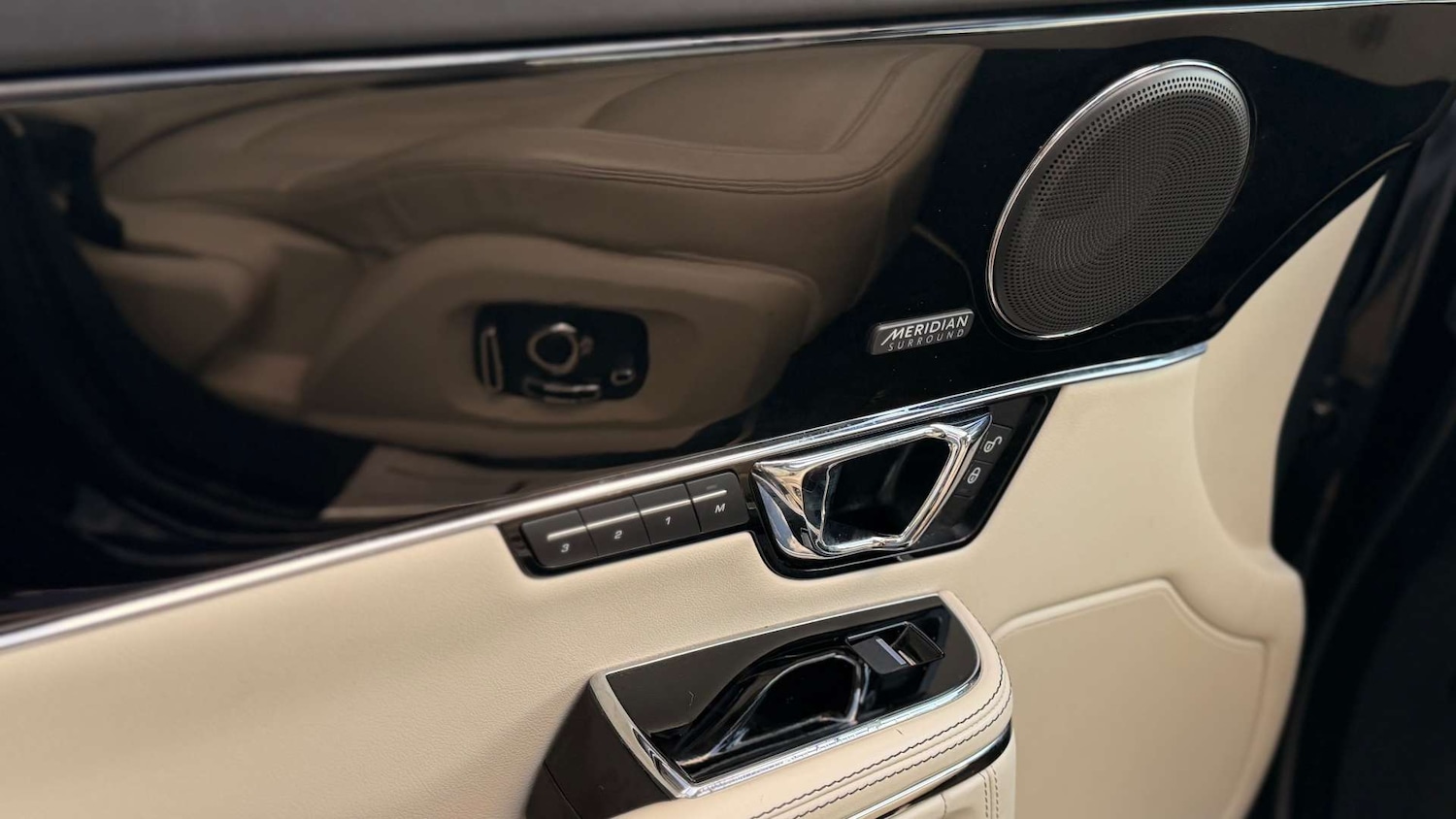 Used Jaguar XJ 2017 for sale - 76444749: Photo 15