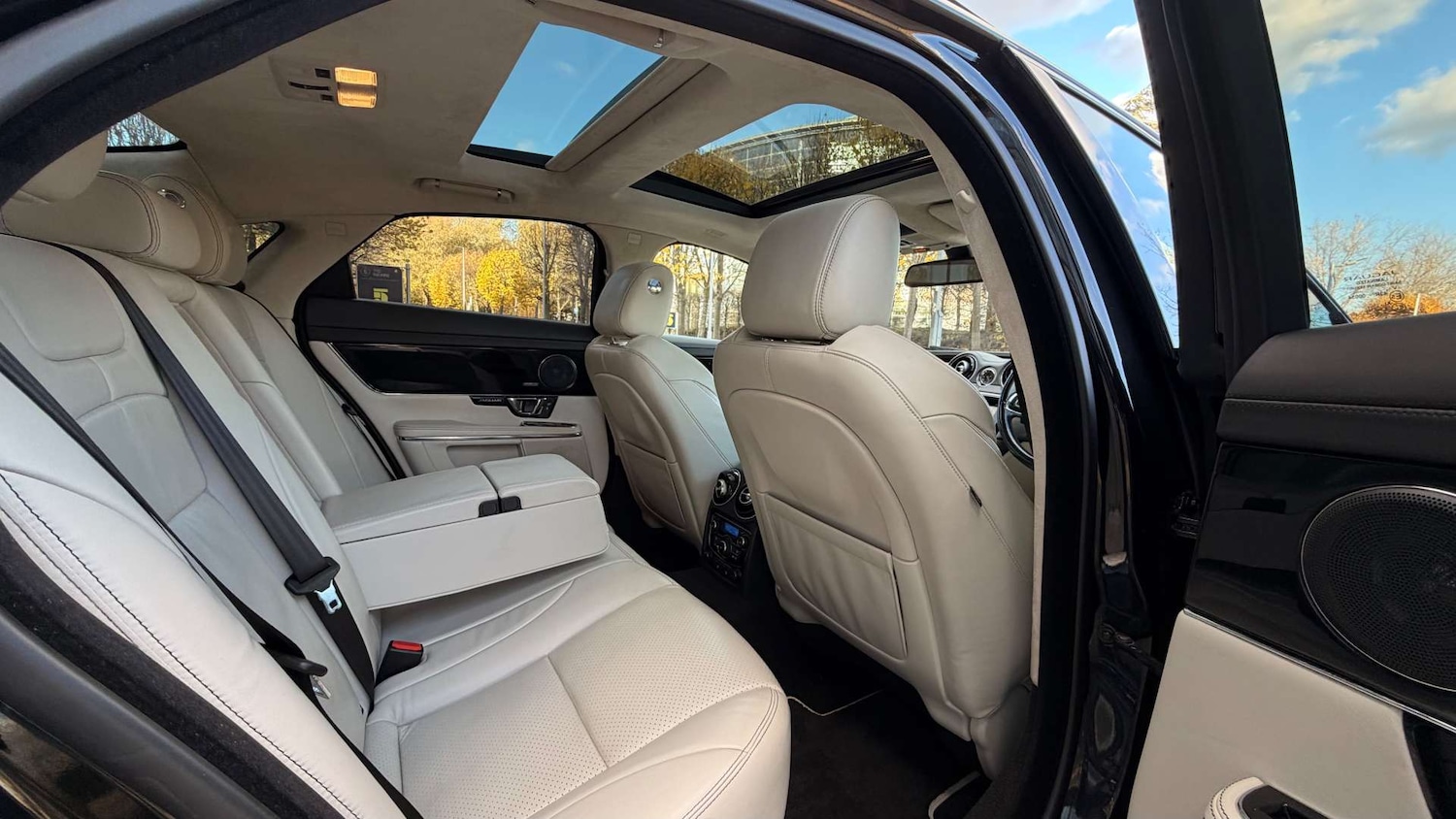 Used Jaguar XJ 2017 for sale - 76444749: Photo 24