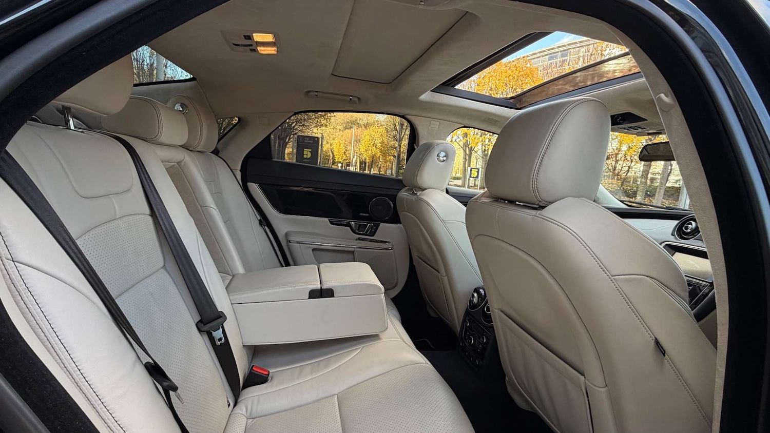 Used Jaguar XJ 2017 for sale - 76444749: Photo 27