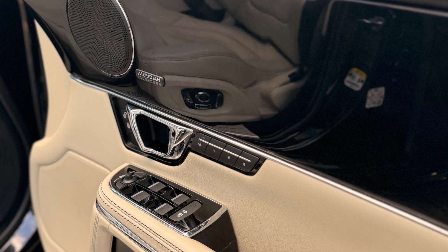 Used Jaguar XJ 2017 for sale - 76444749: Photo 29