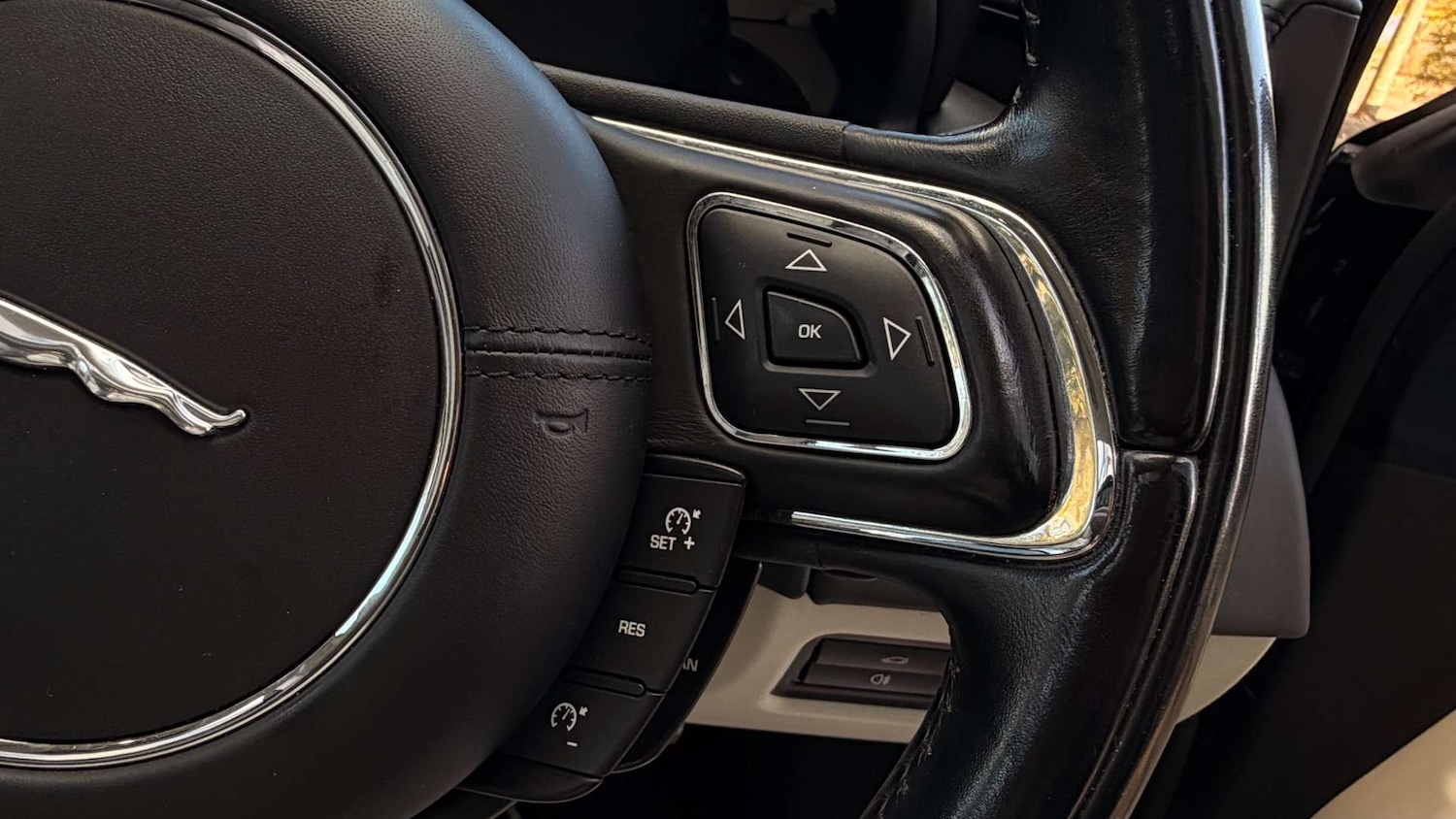 Used Jaguar XJ 2017 for sale - 76444749: Photo 31