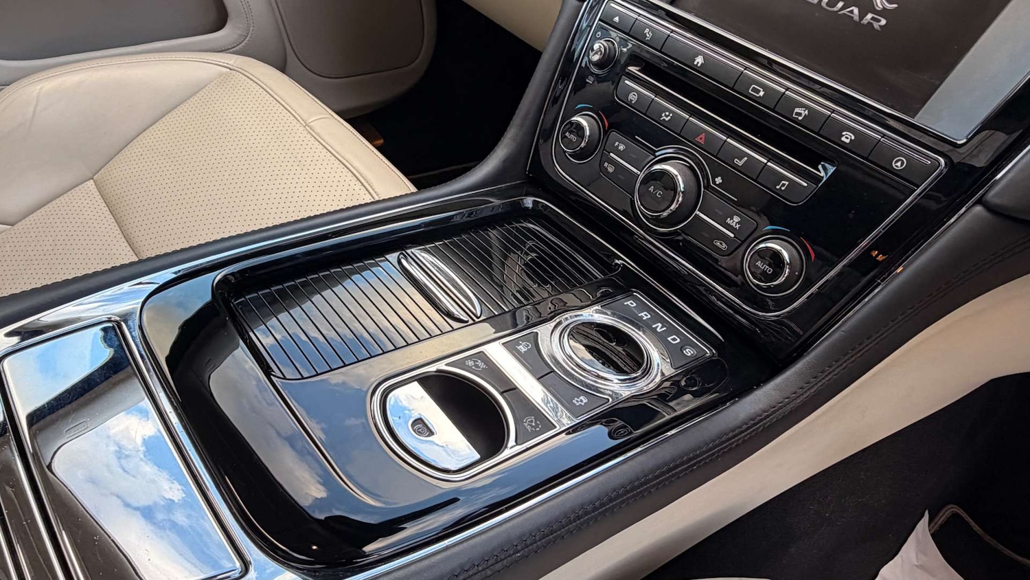 Used Jaguar XJ 2017 for sale - 76444749: Photo 33