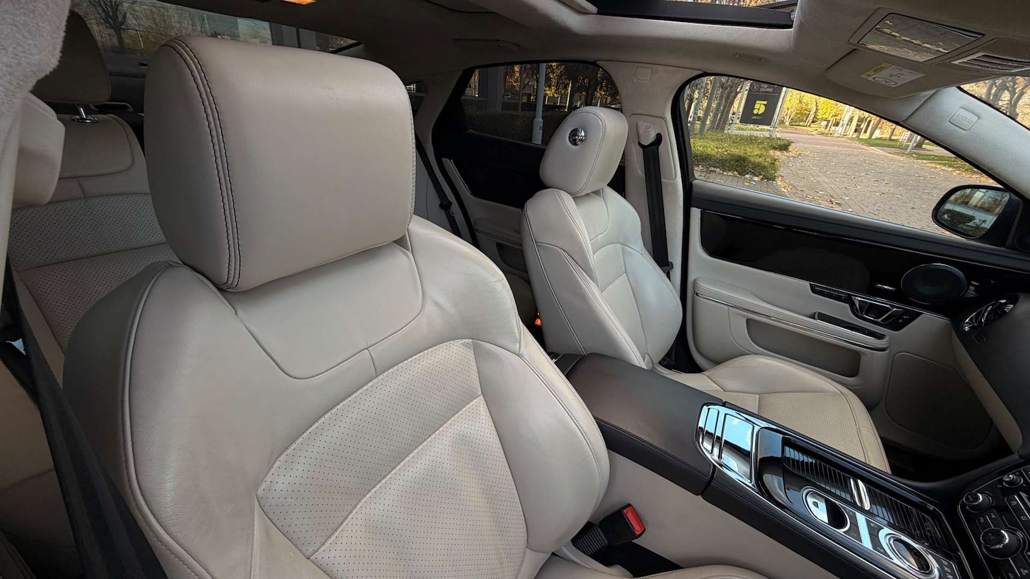 Used Jaguar XJ 2017 for sale - 76444749: Photo 35