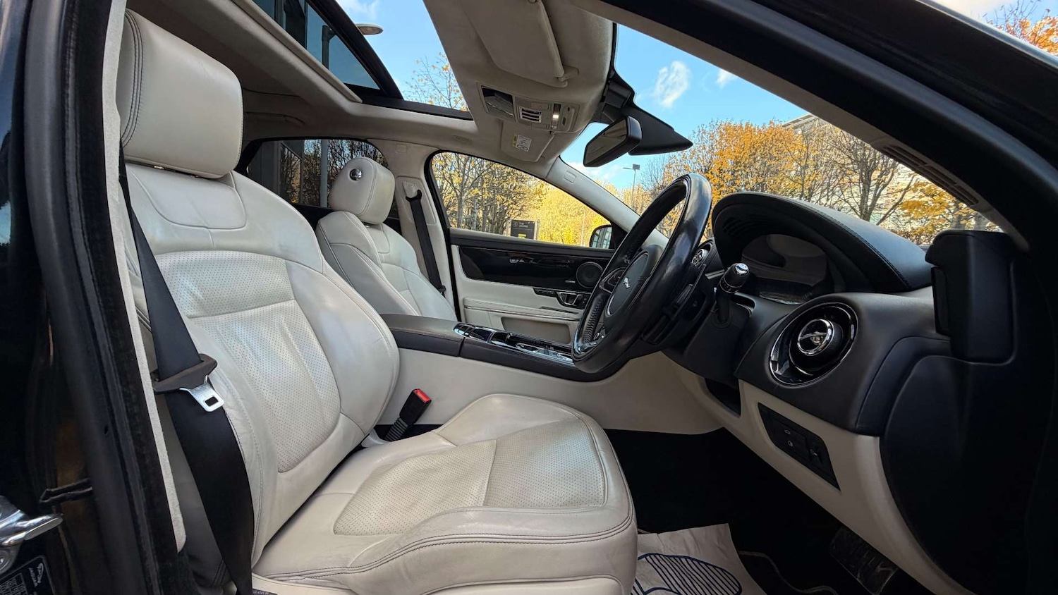 Used Jaguar XJ 2017 for sale - 76444749: Photo 38