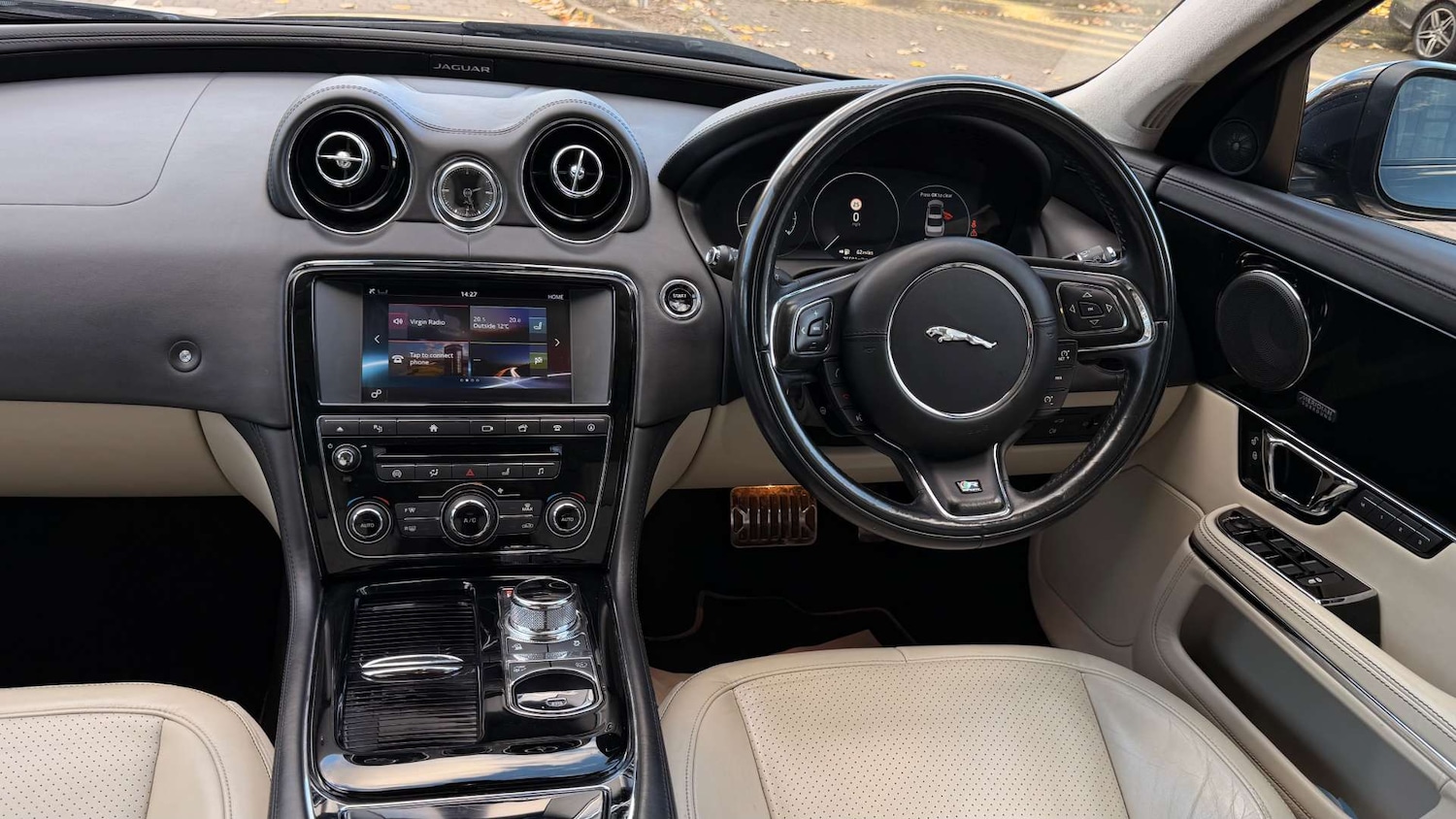 Used Jaguar XJ 2017 for sale - 76444749: Photo 4